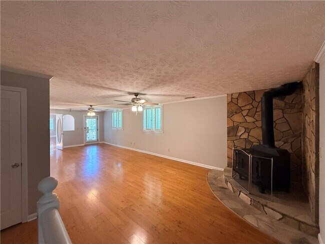 Building Photo - 6708 Bass Cir