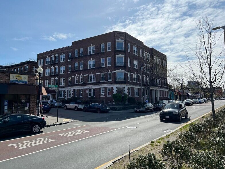 Building Photo - 178 Brighton Ave