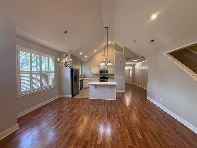 Building Photo - 3225 Mayflower Ln