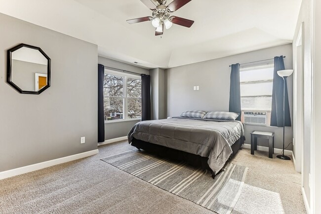 Building Photo - Stunning home in Norfolk!