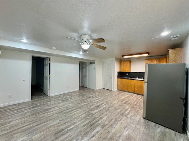 Building Photo - 122 N 400 W