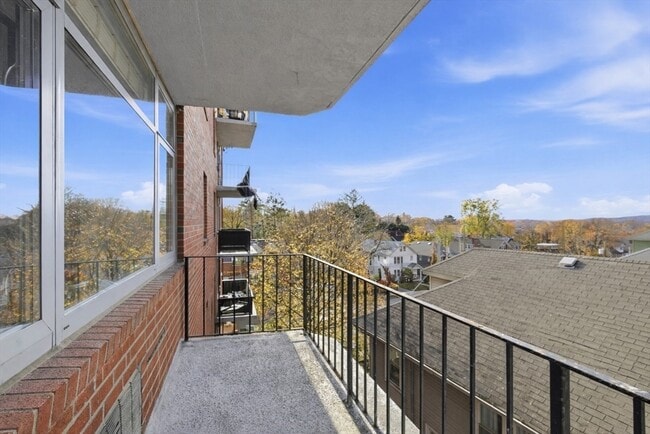 Building Photo - 125 Trapelo Rd