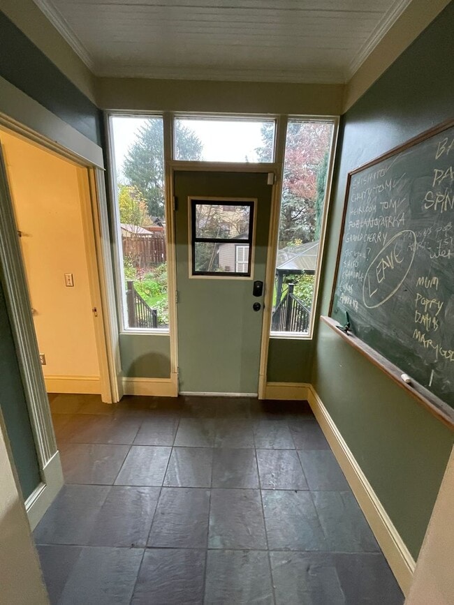 Building Photo - 2002 NE 13th Ave