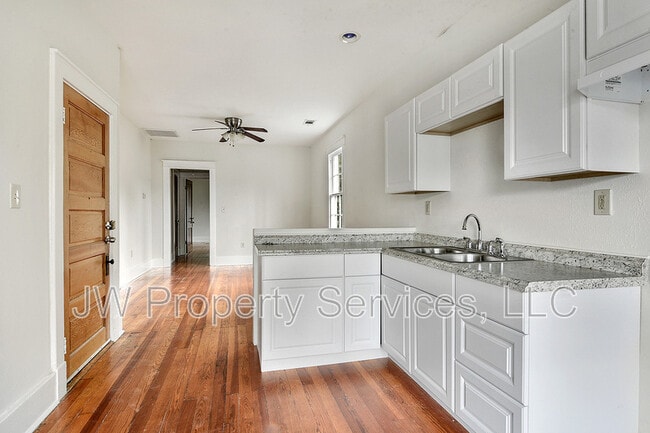 Building Photo - 318 N Olympia St
