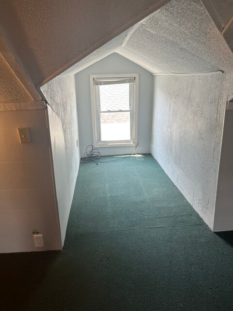 Building Photo - 1009 W Neely Ave