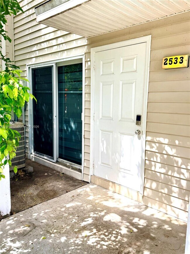 Building Photo - 2533 NE 15th St