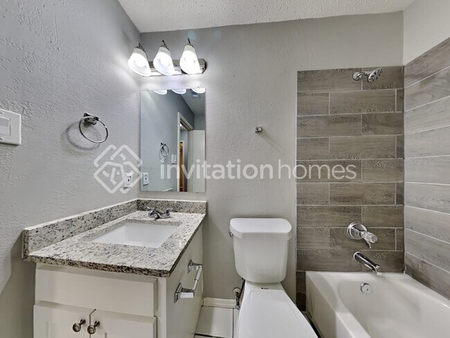 Building Photo - 1737 Creekbend Dr