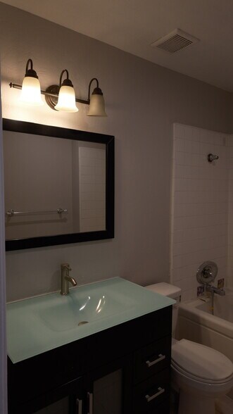 Building Photo - 18555 Collins St