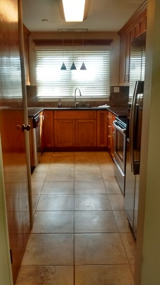 Building Photo - 1601 W Broadway