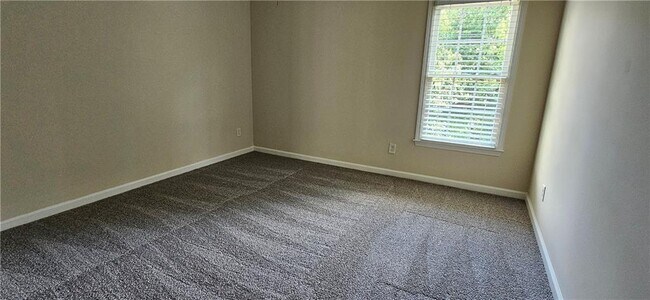 Building Photo - 647 Maple Grove Way