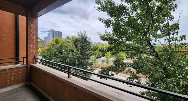 Building Photo - Breathtaking, 2-Bedroom, 2-Bath Condo Near Medical District