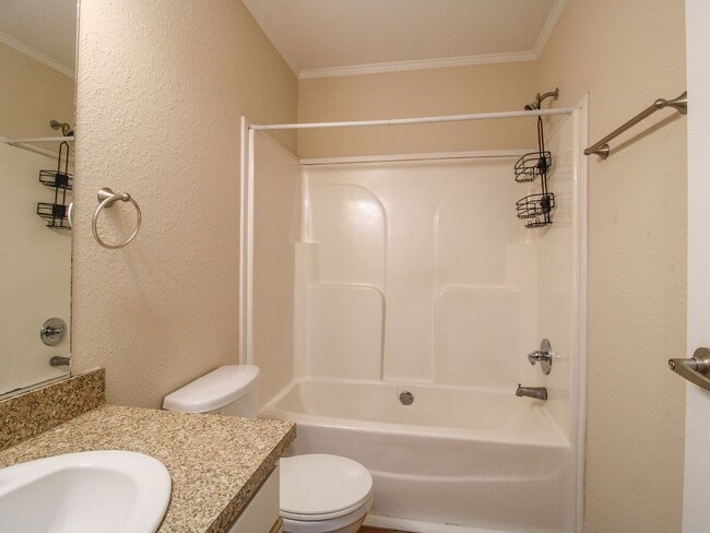 Building Photo - 122 Meadows Ln