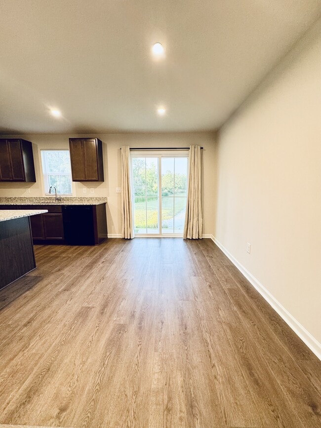 Building Photo - 405 Myrtle Mdws Dr