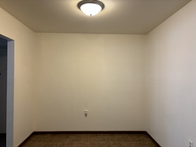 Building Photo - 517 136th Ave