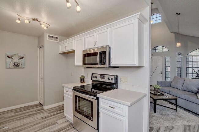 Building Photo - 4435 E Amberwood Dr