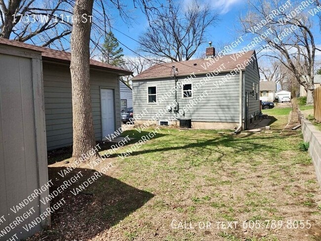 Building Photo - 1733 W 11th St