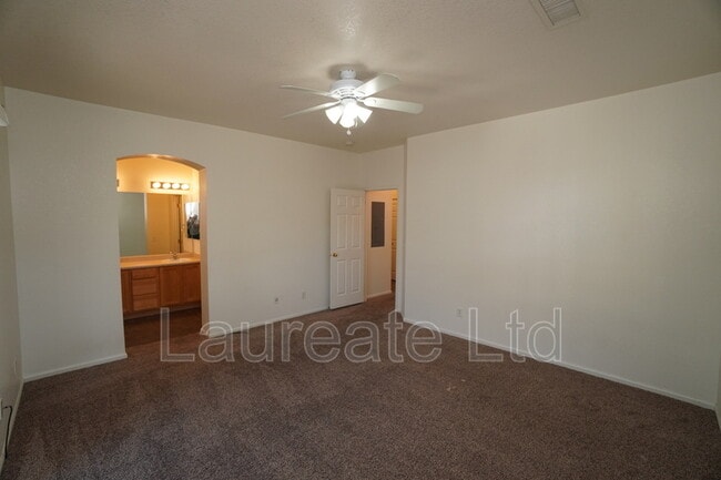 Building Photo - 194 Whitehaven Cir
