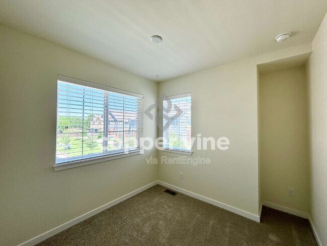 Building Photo - 12874 Jasmine St