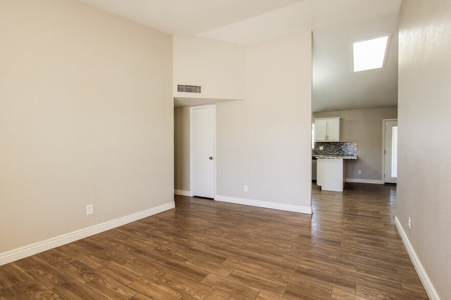 Building Photo - 7014 W Canterbury Dr