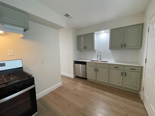 Building Photo - 208 Hosack St