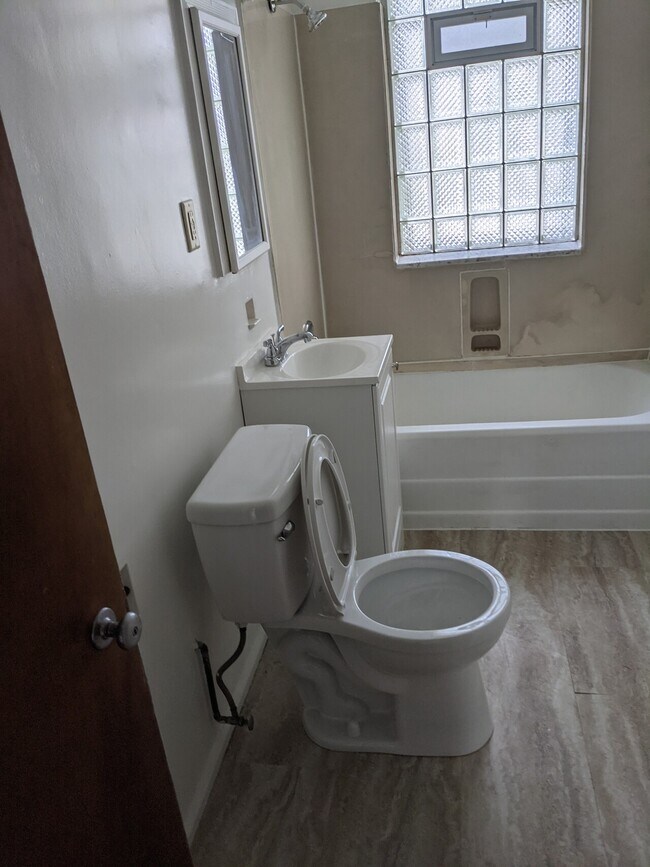 Building Photo - Farragurt Rd. 113-127