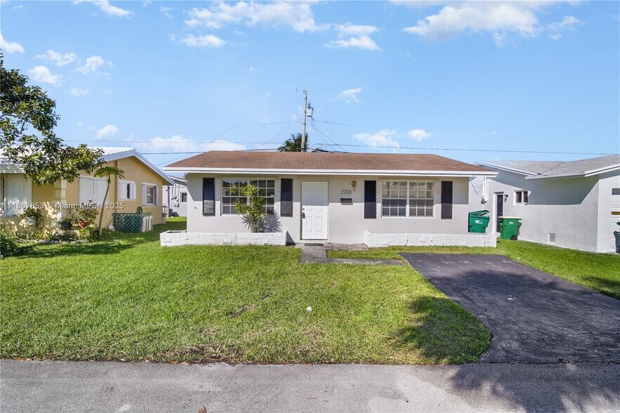 Primary Photo - 2709 NW 54th St