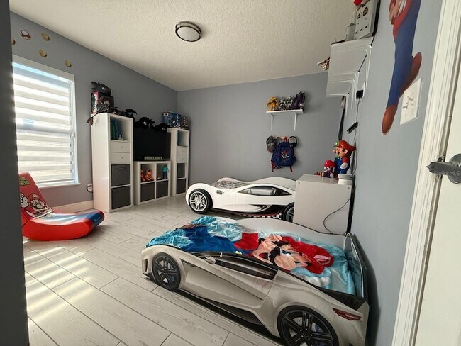 Building Photo - 4706 Doral Pointe Dr