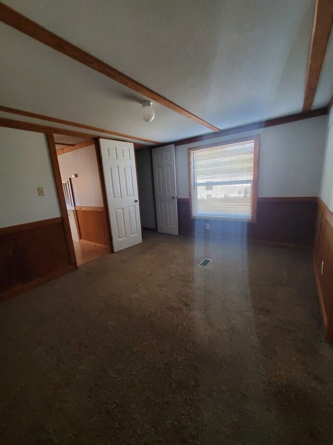Building Photo - Ready to move in!