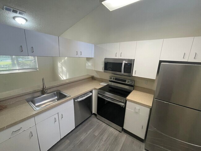 Building Photo - 3203 Glenmoor Dr