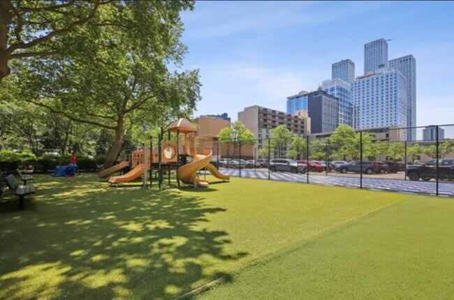 Building Photo - 10 Huron Ave