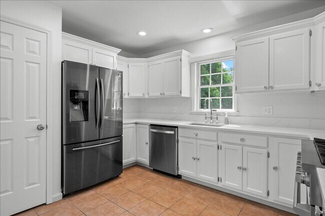 Building Photo - Lakeside Drive HOA