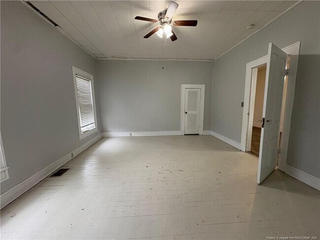 Building Photo - 3174 Lindsay Rd