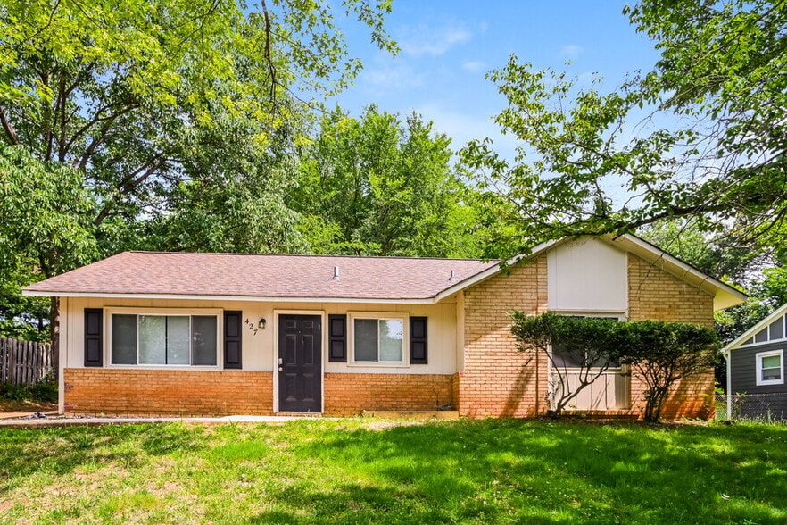 Primary Photo - 427 Huntsmoor Dr