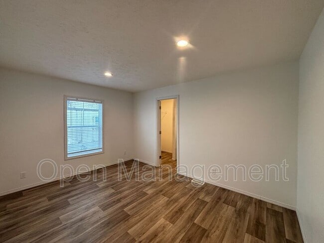 Building Photo - 700 S 12th St