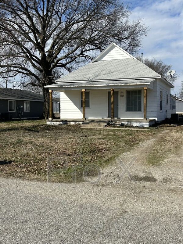 Building Photo - 1007 E Madison St