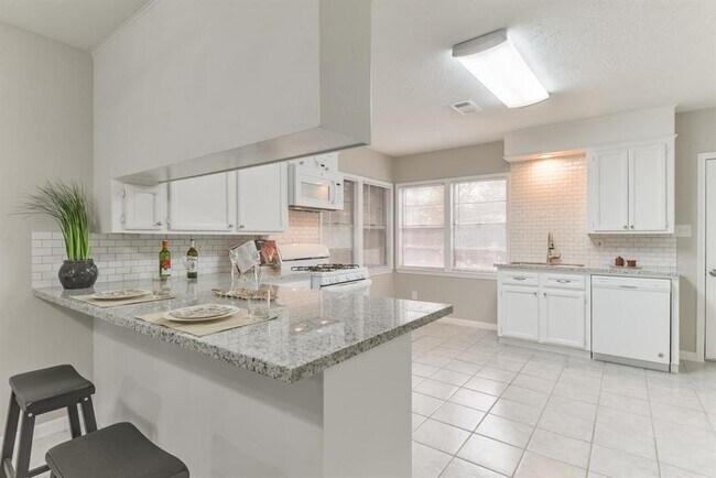 Building Photo - Beautiful 3 Bedroom Home in Santa Fe,