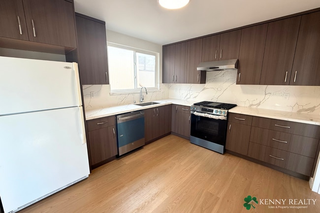 Building Photo - Newly Remodeled 5BR/3BA Home w/ City + Ocean Views in Daly City