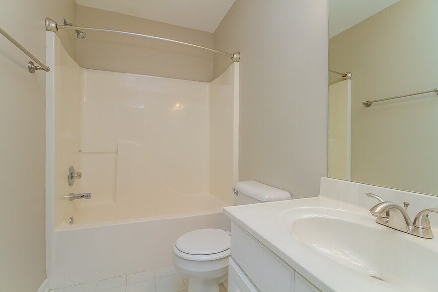 Building Photo - 1716 Carlyon Ct