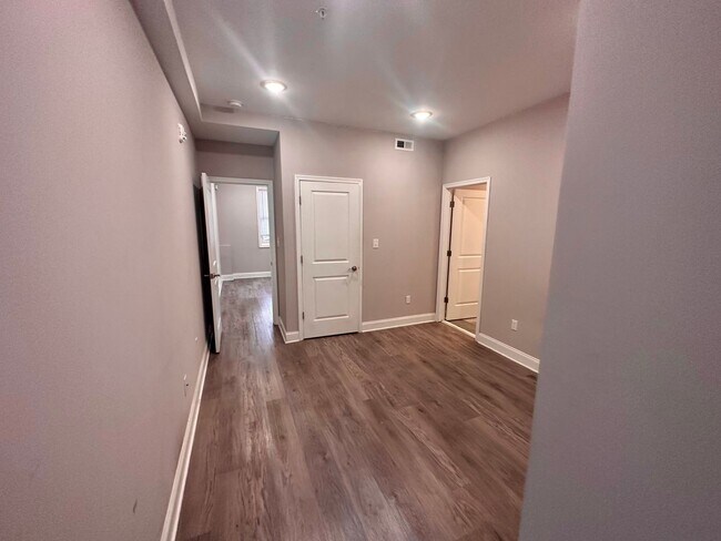 Building Photo - 1530 N Sydenham St