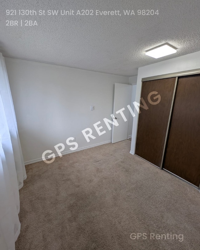 Building Photo - Renovated Bright and Open 2/2 Townhouse!!!