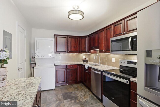 Building Photo - 8340 Greensboro Dr