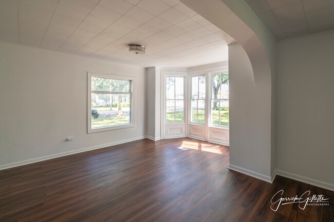 Building Photo - 213 N Main St