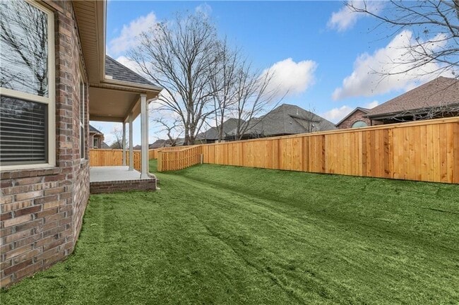 Building Photo - 1600 SW Montrose Ave