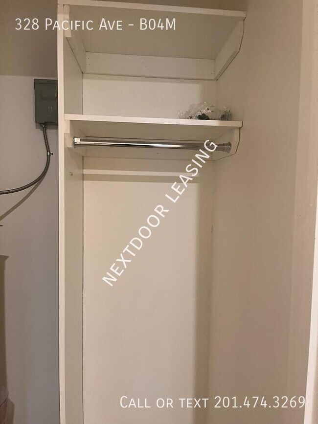 Building Photo - 328 Pacific Ave