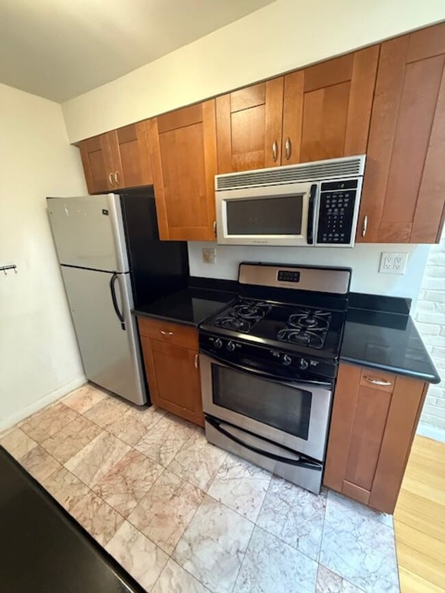 Building Photo - Bright Loft-Style 2-Bedroom in Center City...