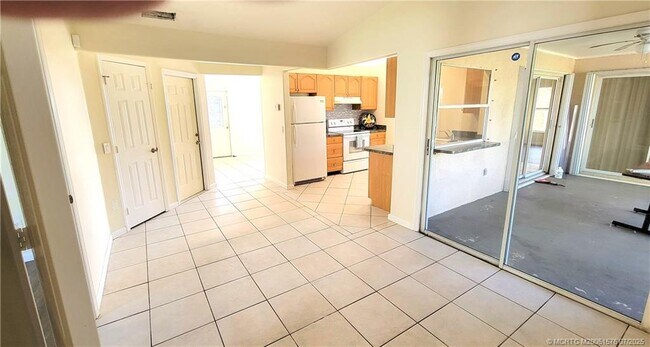 Building Photo - 3873 SW La Fleur St