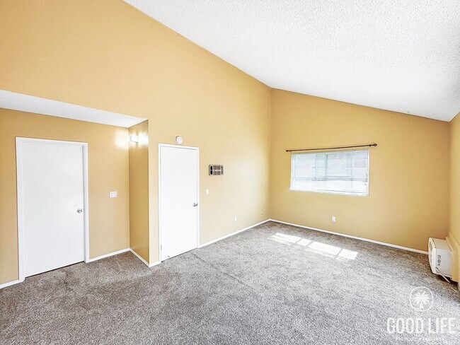 Building Photo - Spacious 3BD/2.5BA Townhouse in UTC W/ 2-Car Garage, Washer/Dryer, Balcony, Community Pool & Tenn...