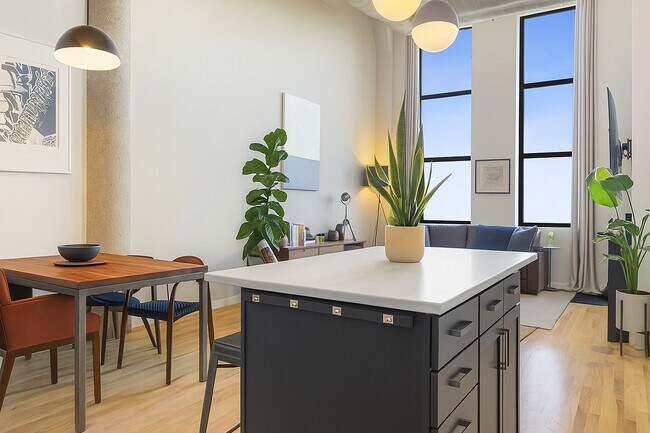 Building Photo - 758 N Larrabee St