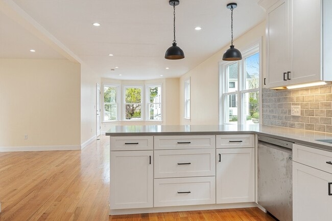 Building Photo - 48 W Tremlett St