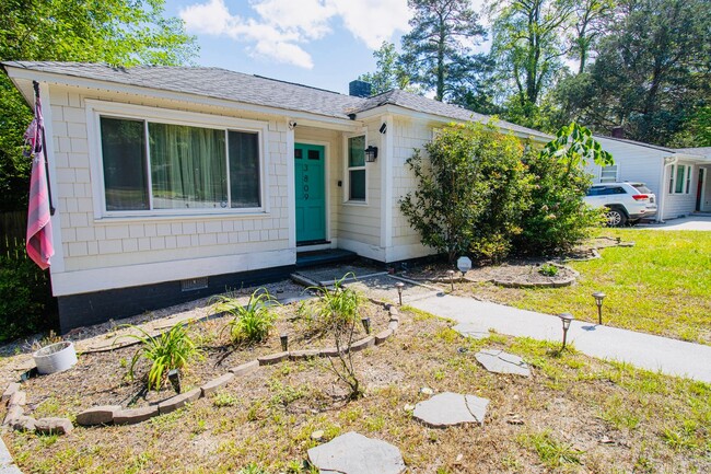 Primary Photo - Adorable 3BR Rosewood Rental with Dreamy P...